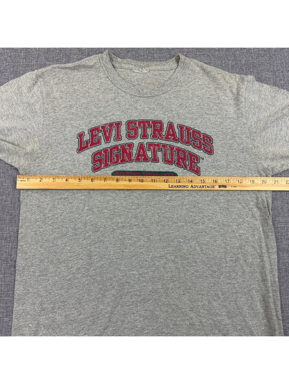 Vintage Y2K Levi Strauss Signature Gray Graphic T-Shirt Men’s Medium-Large